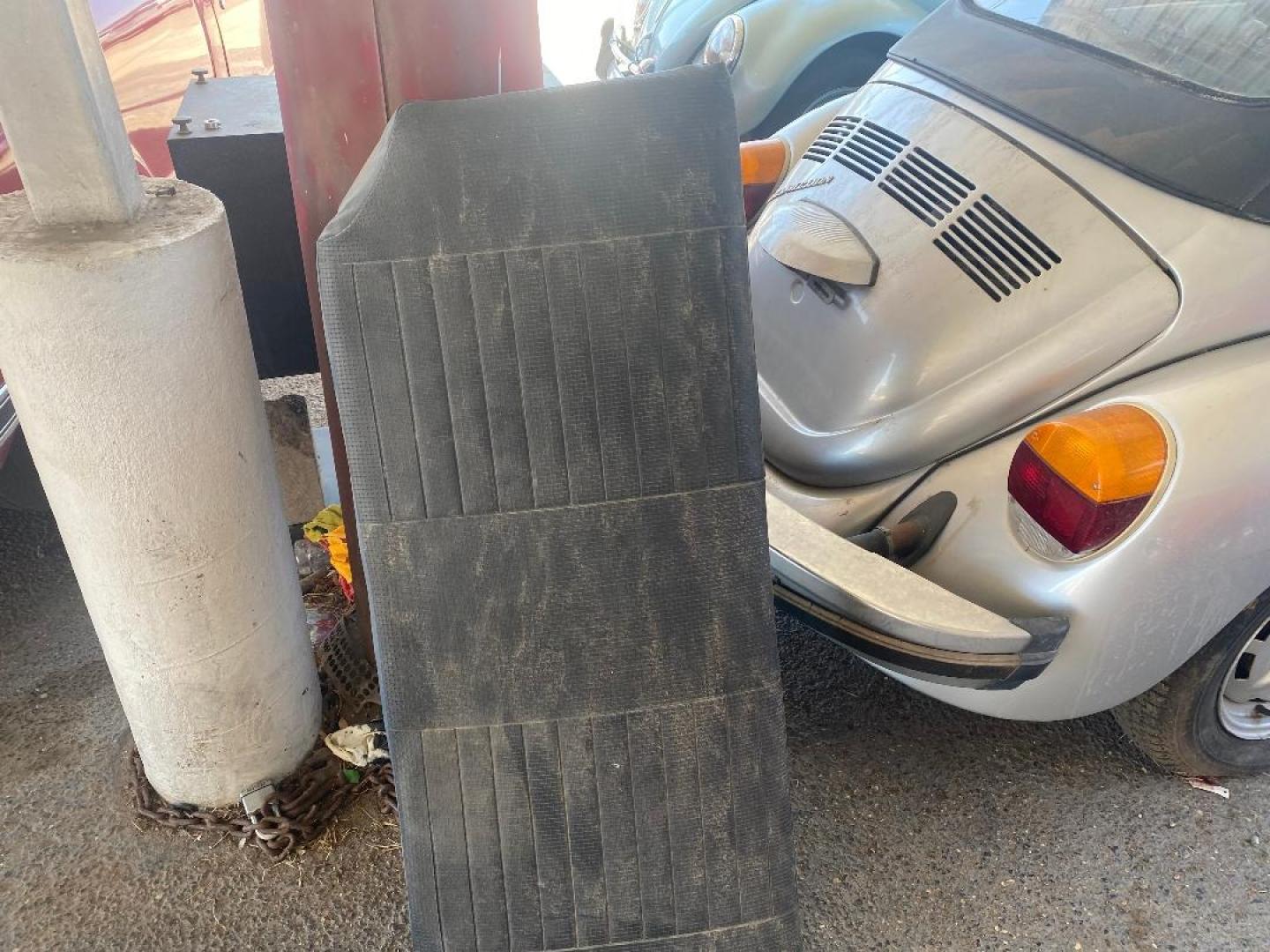 1979 Silver /Black Volkswagen Bug Convertible (1592028095) , Standard transmission, located at 1687 Business 35 S, New Braunfels, TX, 78130, (830) 625-7159, 29.655487, -98.051491 - Photo#3